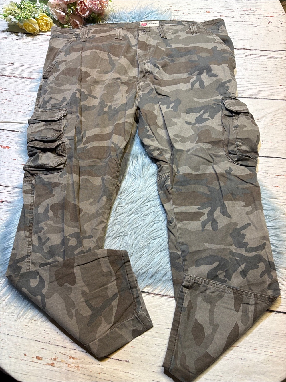 Wrangler Men's Camo Cargo Regular Taper Utility Pants in Brown/Tan Sz 44X30